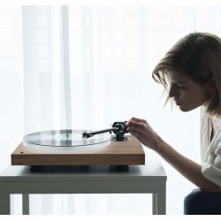 Pro-Ject X1 B Blanc - Une platine vinyle classique à brancher sur un préampli phono externe