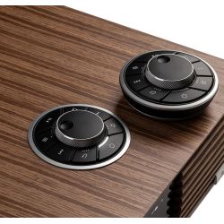 Ruark Audio R610 Noyer - Pilotez l'ampli depuis la télécommande bluetooth ou la commande rotodiale de l'appareil