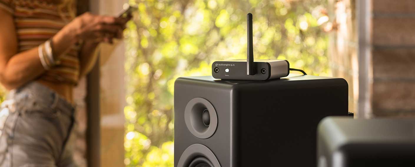 avec Assistant Alexa, DLNA, AirPlay, Music Streaming, 2 x 10 W, Wi-FI, Bluetooth, Line-in Haut-Parleur Noir système de Son sans Fil Xoro XVS 200 Barre de Son 