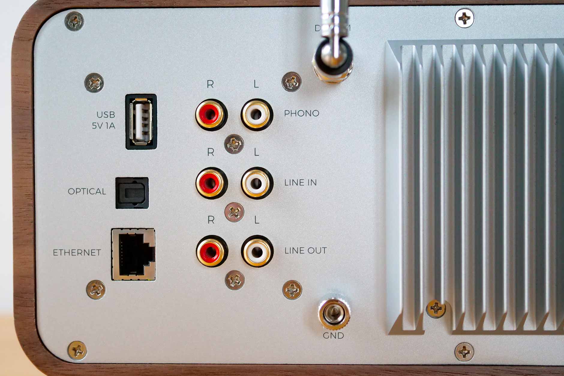 Connectiques : entrées et sorties analogiques et numériques