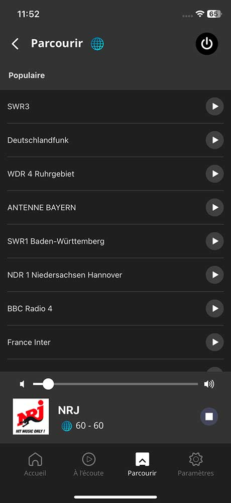 Vous naviguez à travers des milliers de radios web via l'application Oktiv