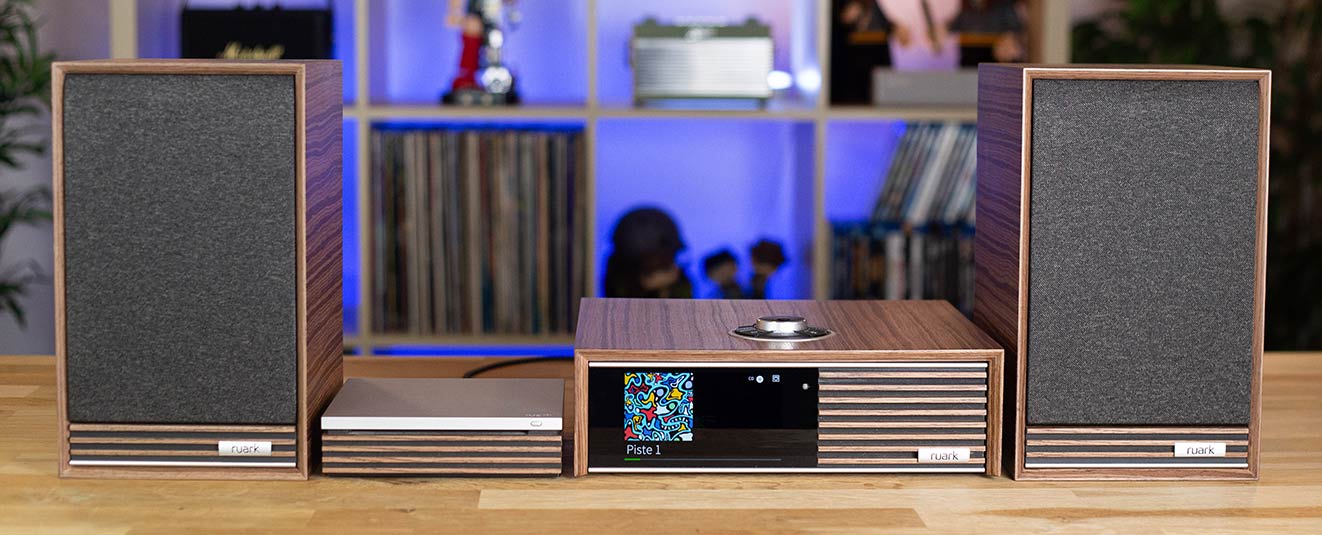 Pilotez l'amplificateur connecté Ruark R610 par la télécommande fournie​